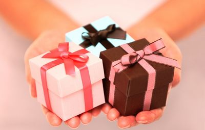 К чему снится получать подарки – получишь ли подарок наяву? основные толкования: к чему снится получать подарки