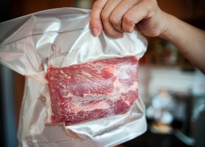 Мясо в вакуумной упаковке начали впервые выпускать в вко