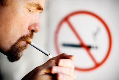Правительство обнародовало перечень мест, где будет запрещено курение