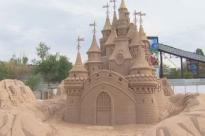 В алматы проходит фестиваль песчаных скульптур sand fantasy
