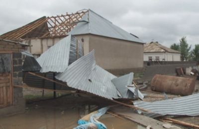 Во время ураганного ветра повреждения получили 650 домов в юко